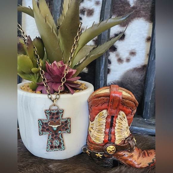 Boho Cross - Picture 3 of 7